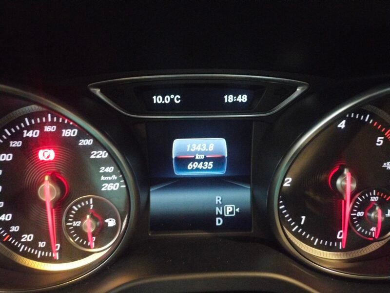 MERCEDES-BENZ GLA 200 CDI AMG