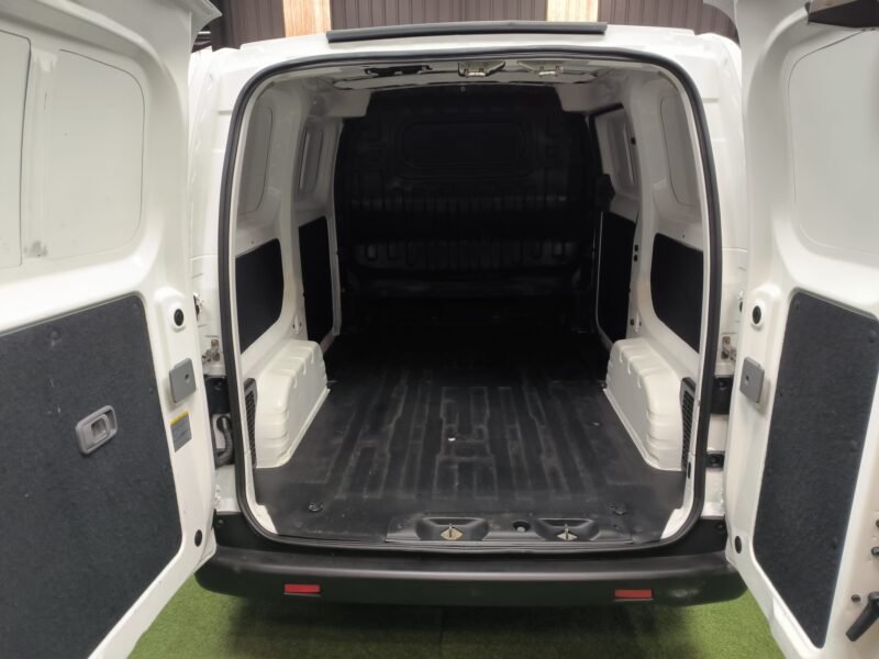 NISSAN NV 200 COMERCIAL