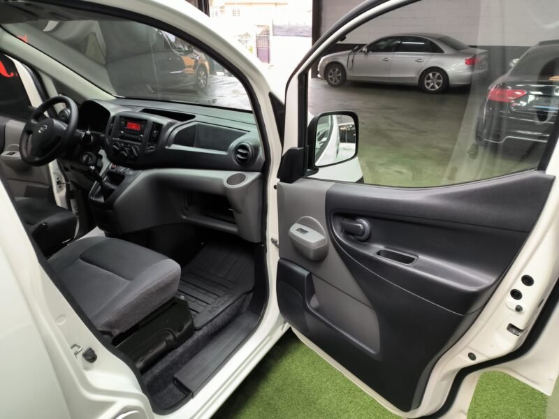 NISSAN NV 200 COMERCIAL