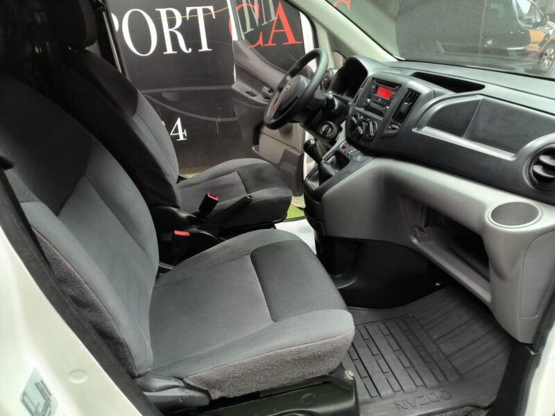 NISSAN NV 200 COMERCIAL