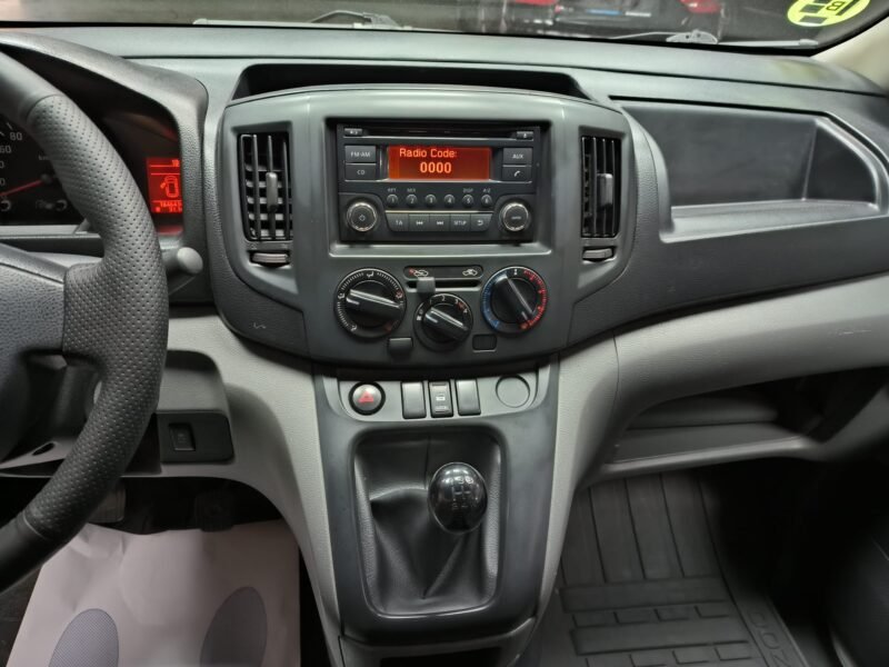 NISSAN NV 200 COMERCIAL