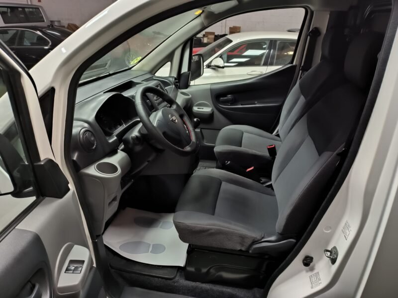 NISSAN NV 200 COMERCIAL