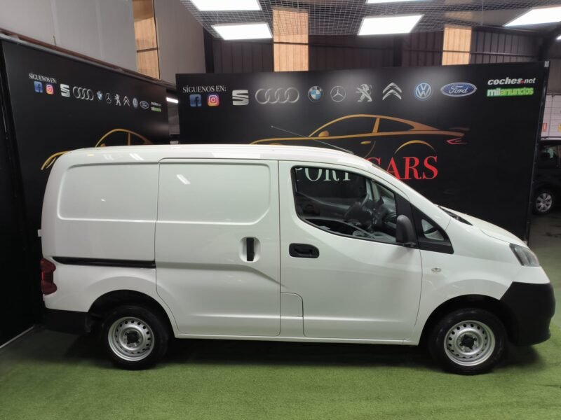 NISSAN NV 200 COMERCIAL