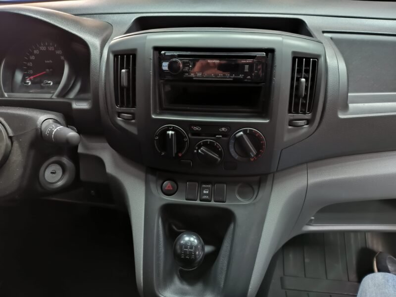 NISSAN NV 200 COMERCIAL