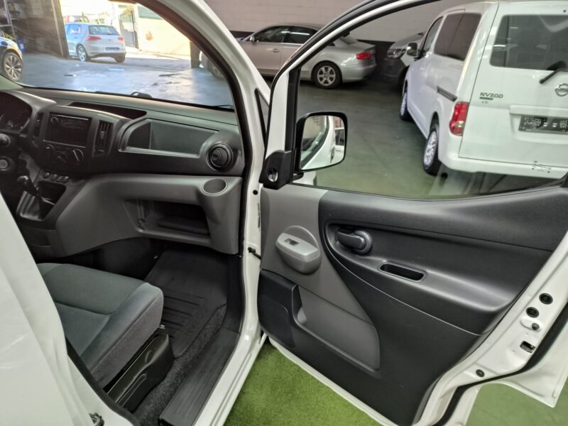 NISSAN NV 200 COMERCIAL