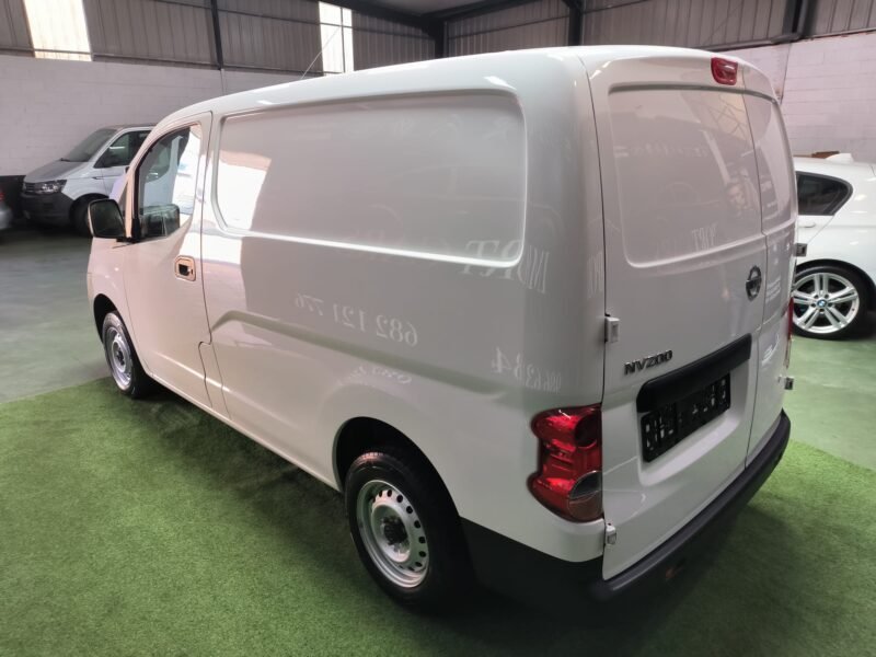NISSAN NV 200 COMERCIAL