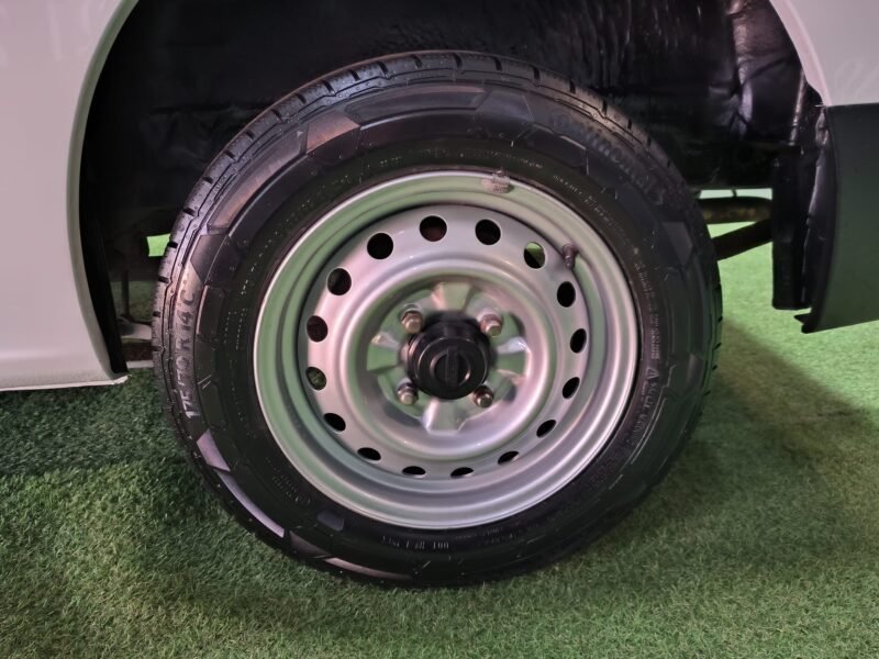 NISSAN NV 200 COMERCIAL