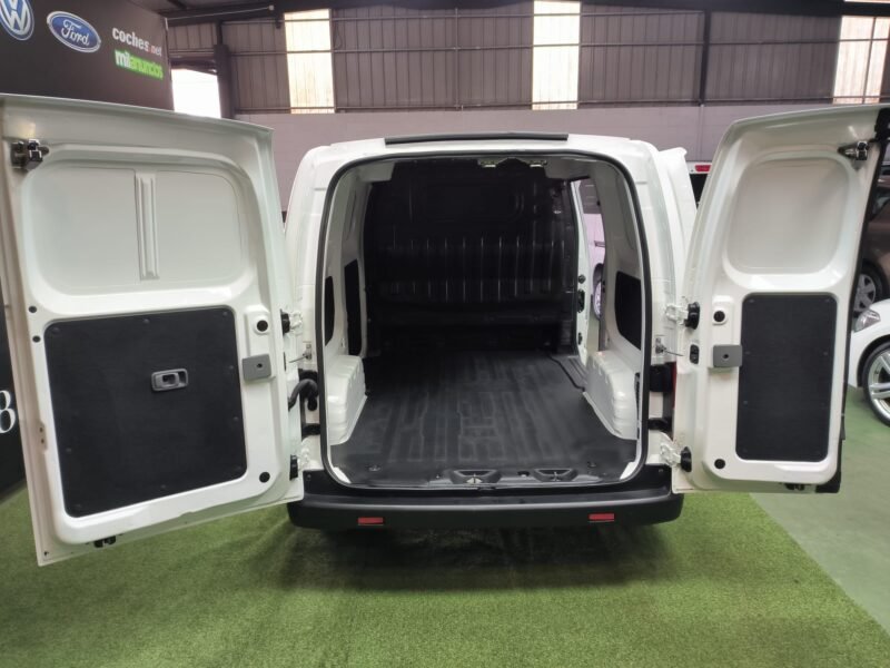 NISSAN NV 200 COMERCIAL