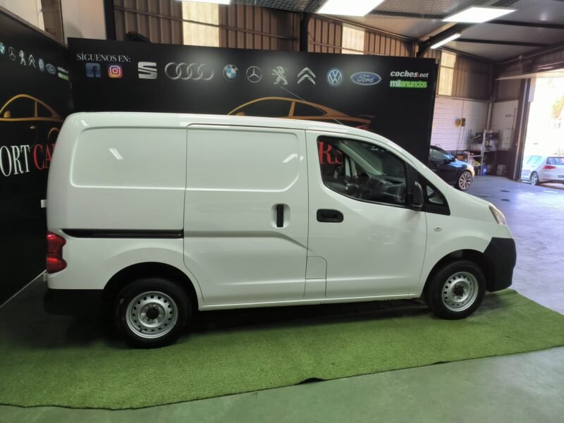 NISSAN NV 200 COMERCIAL