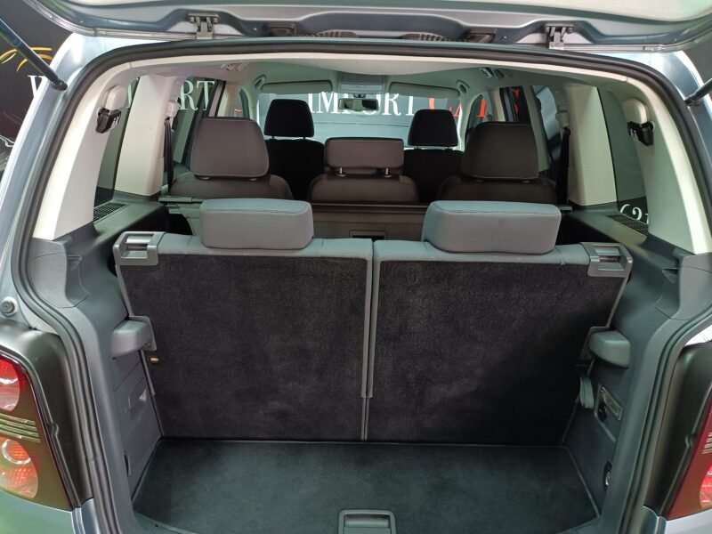 VOLKSWAGEN Touran 2.0 tdi 7 PLAZAS