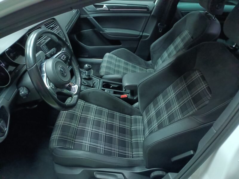 VOLSWAGEN Golf GTD