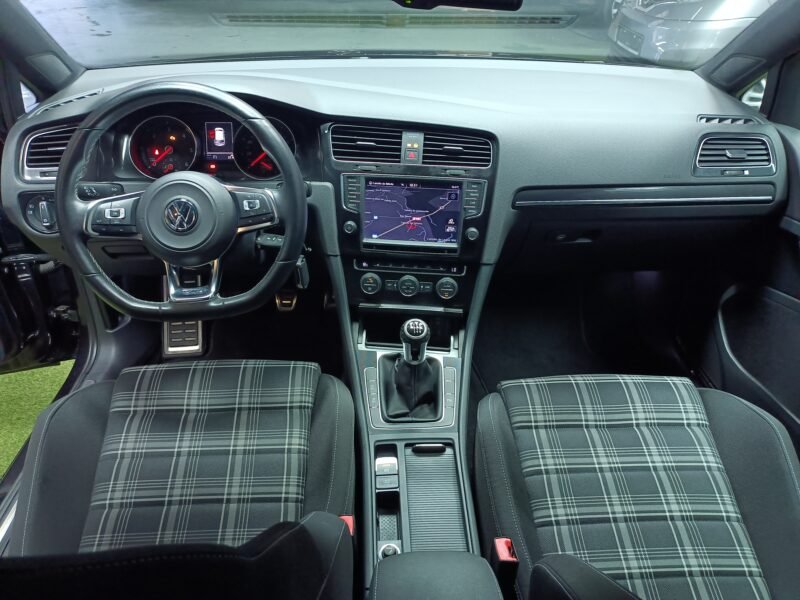VOLSWAGEN GOLF VII GTD