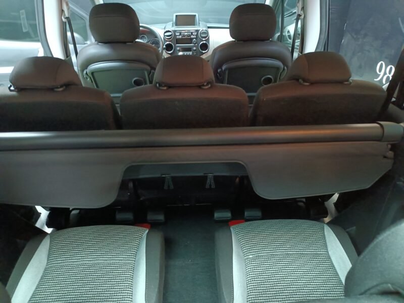 PEUGEOT PARTNERT HDI 7 PLAZAS OUTDOOR