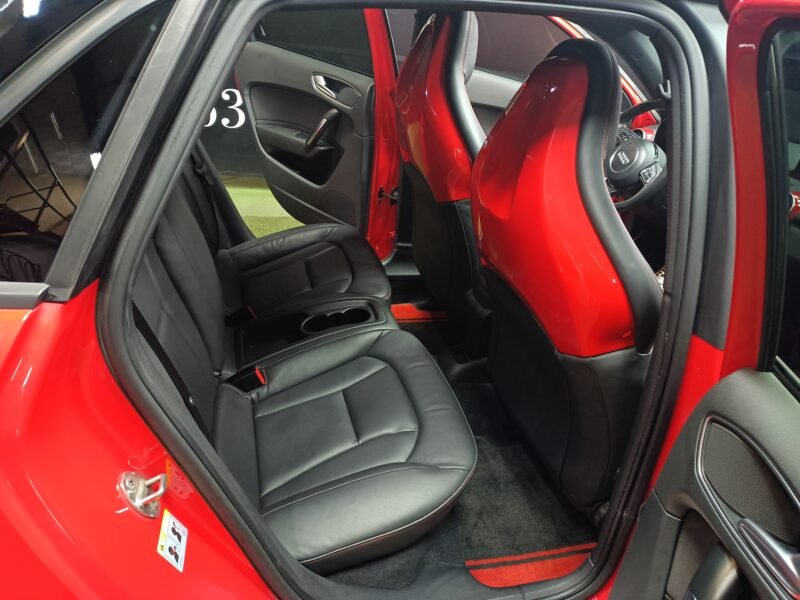 AUDI A-1 2.0 TDI SLINE