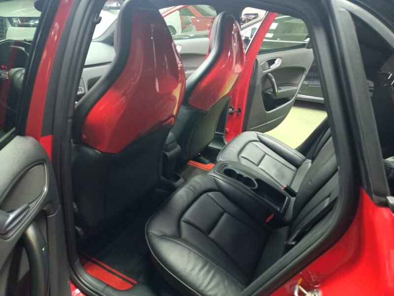 AUDI A-1 2.0 TDI SLINE