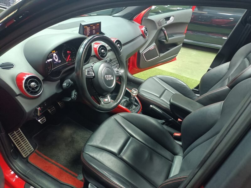 AUDI A-1 2.0 TDI SLINE