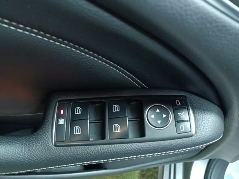 MERCEDES-BENZ Clase B 220 CDI