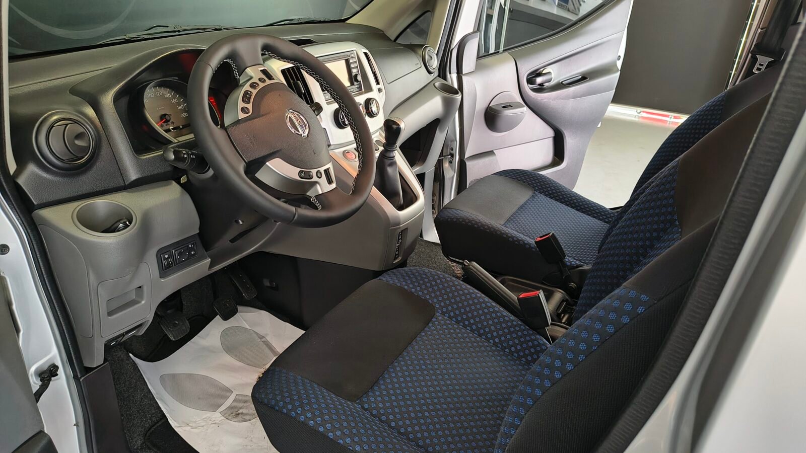 NISSAN NV200 EVALIA