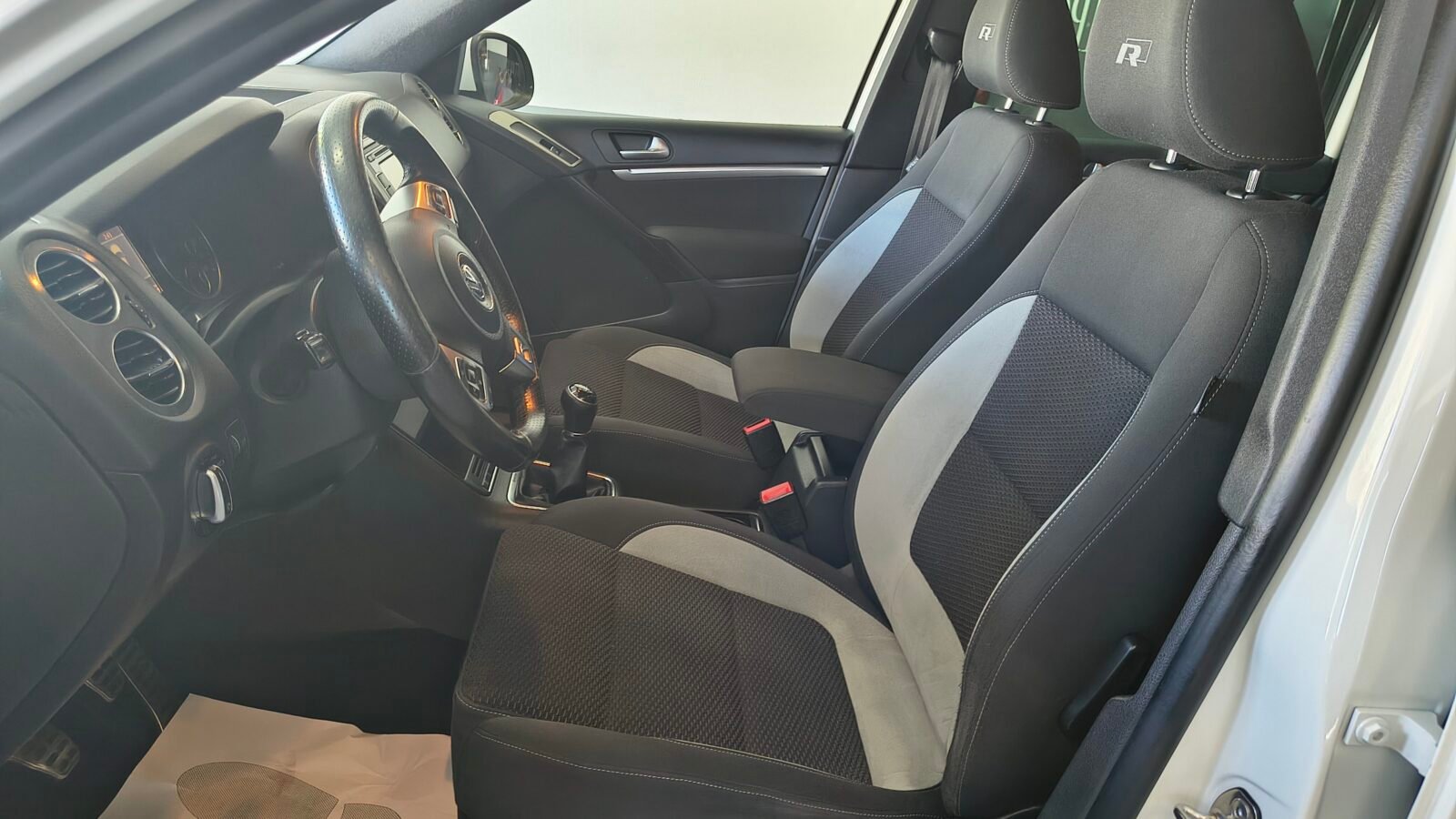 VOLKSWAGEN Tiguan RLINE 4 MOTION