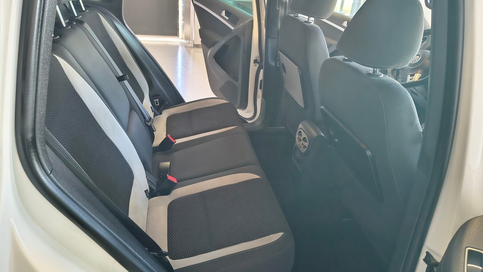 VOLKSWAGEN Tiguan RLINE 4 MOTION
