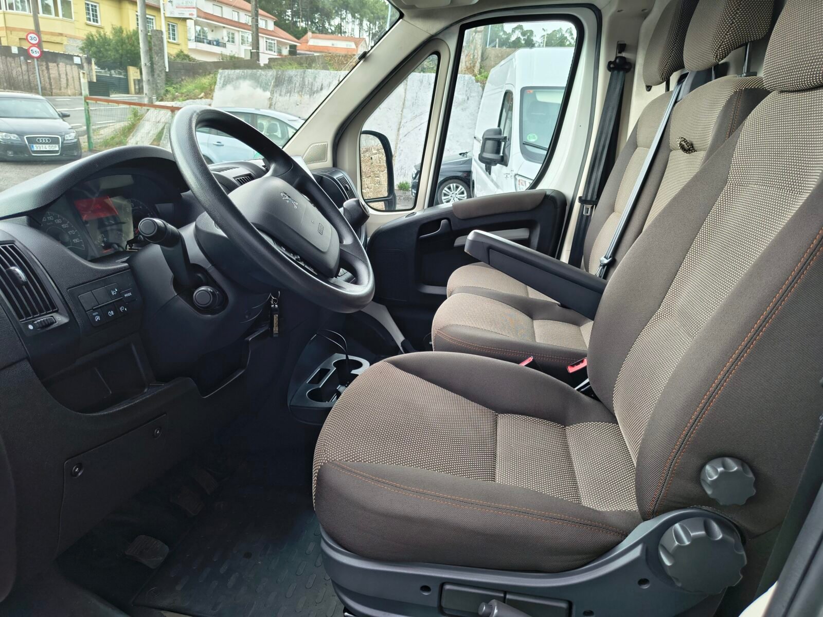 PEUGEOT boxer 3 plazas